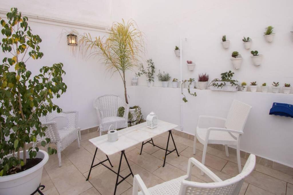 Castilla Triana Courtyard By Valcambre Seville Luaran gambar