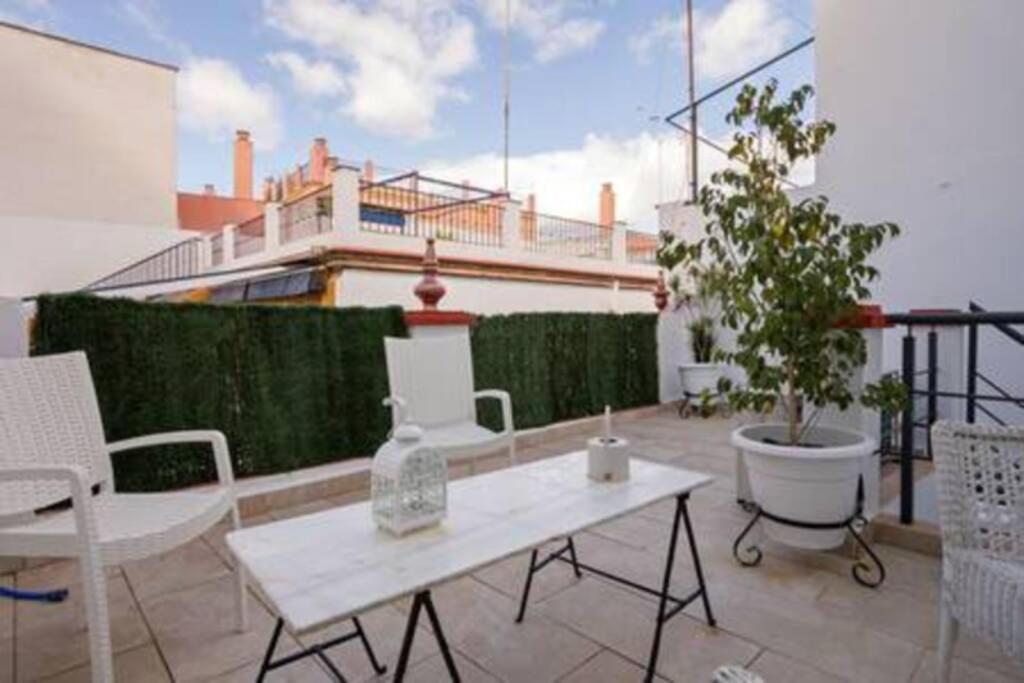Castilla Triana Courtyard By Valcambre Seville Luaran gambar